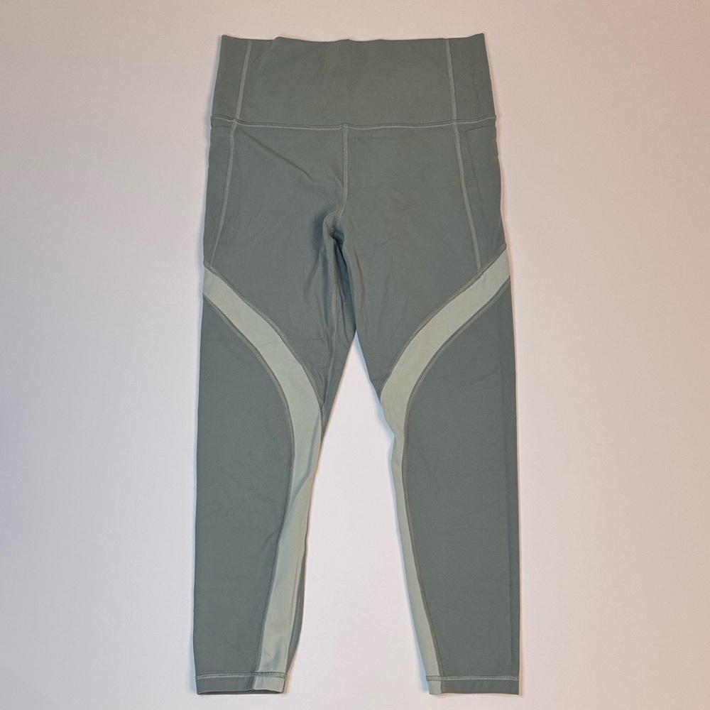 Athleta Salutation Stash Pocket 7/8 Tight Sage Green Small High Rise Leggings